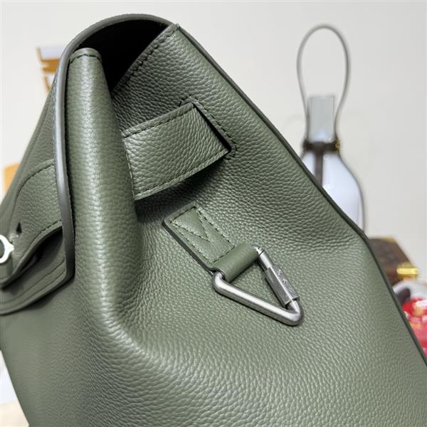 2026122114856242 270